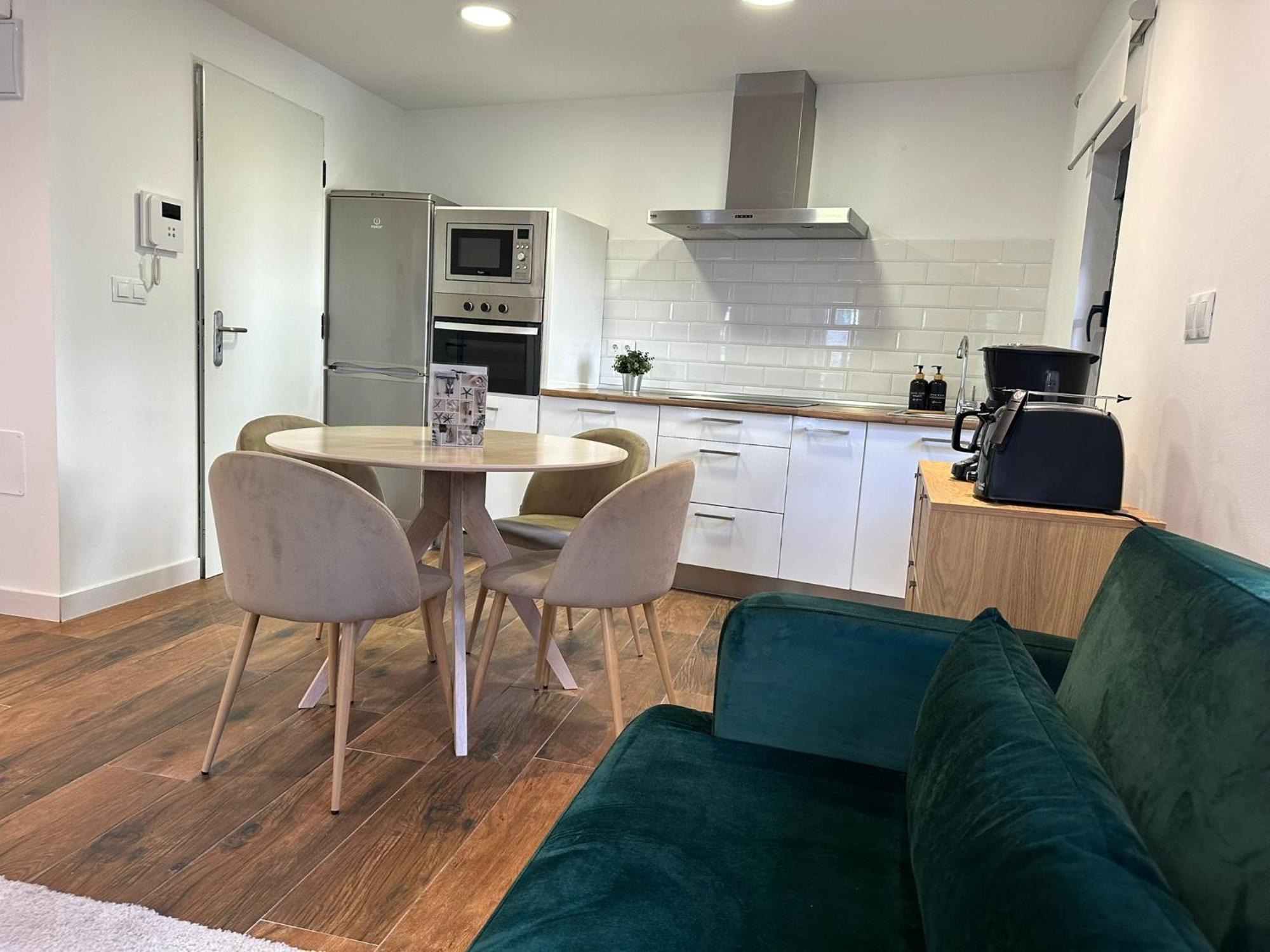 Apartamentos Urbanin I Plaza Ayuntamiento Cudillero Exteriör bild