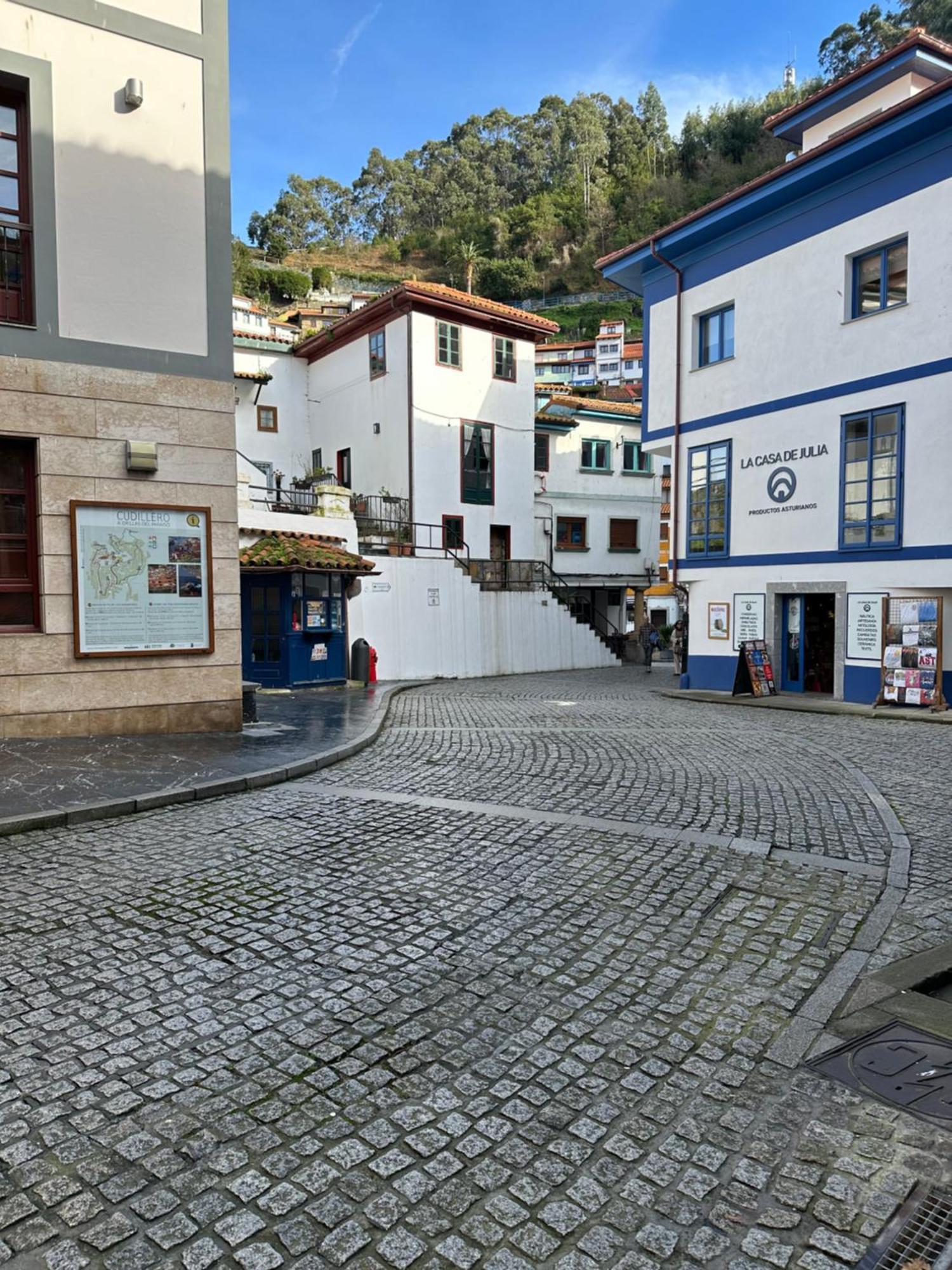 Apartamentos Urbanin I Plaza Ayuntamiento Cudillero Exteriör bild