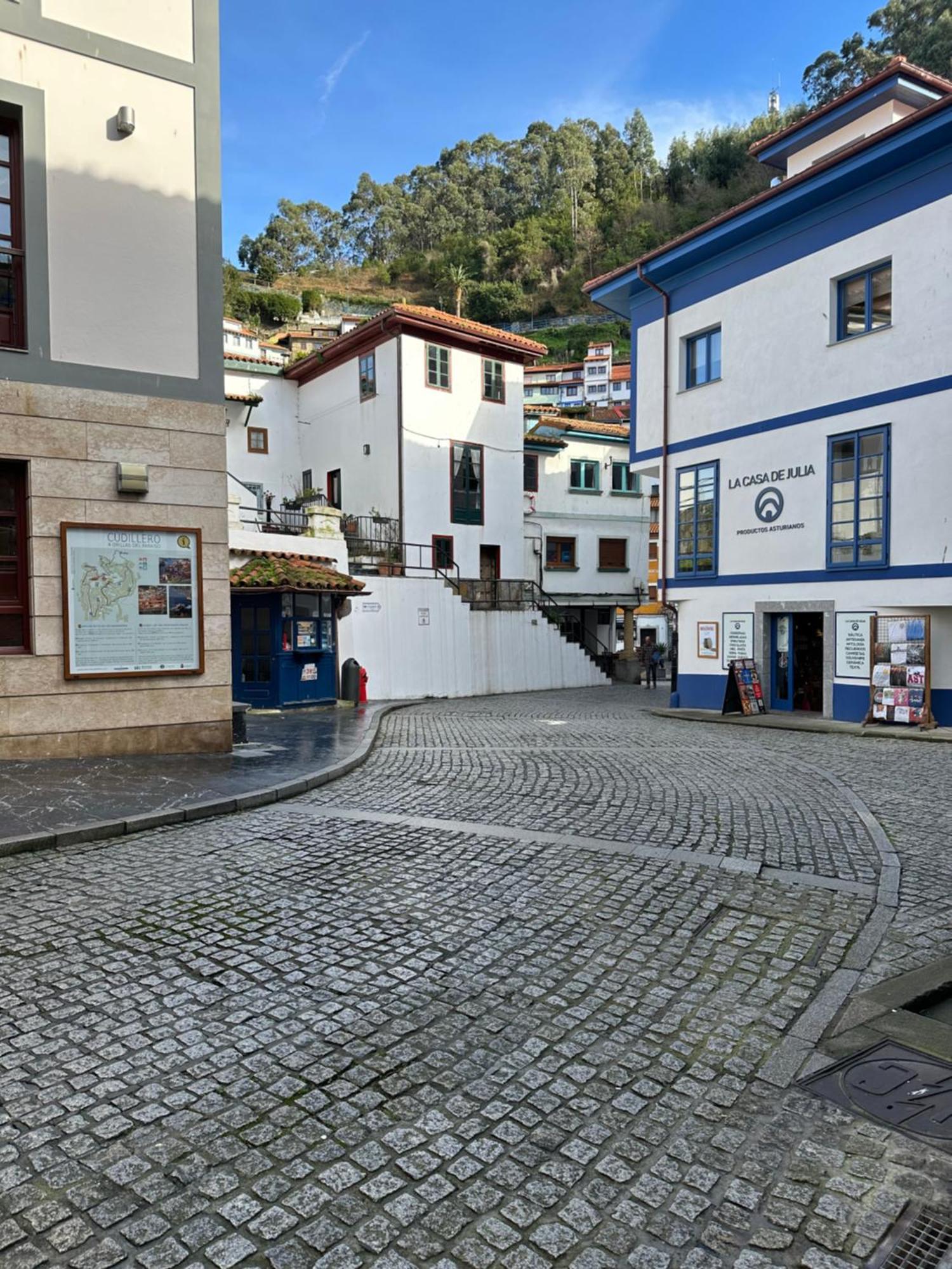 Apartamentos Urbanin I Plaza Ayuntamiento Cudillero Exteriör bild